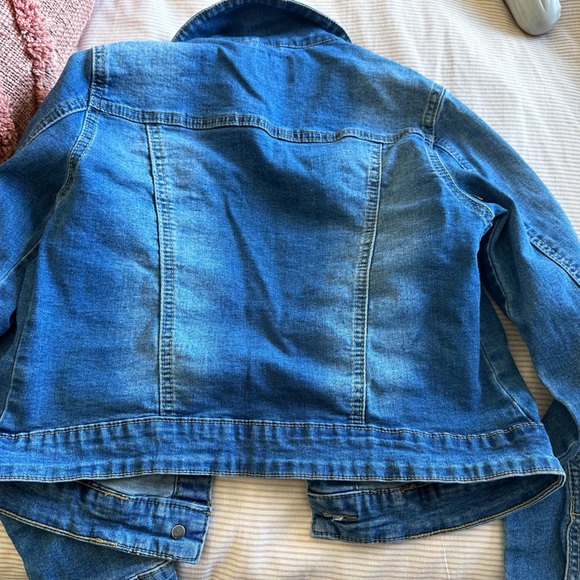 Jean jackets - Picture 2 of 7